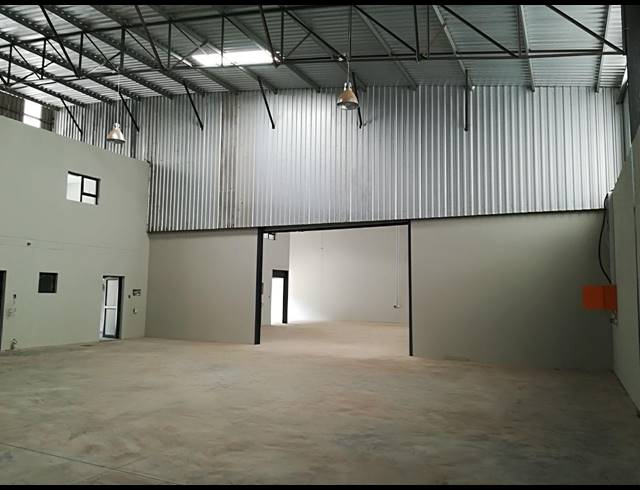 700M² WAREHOUSE TO LET IN WYCHWOOD